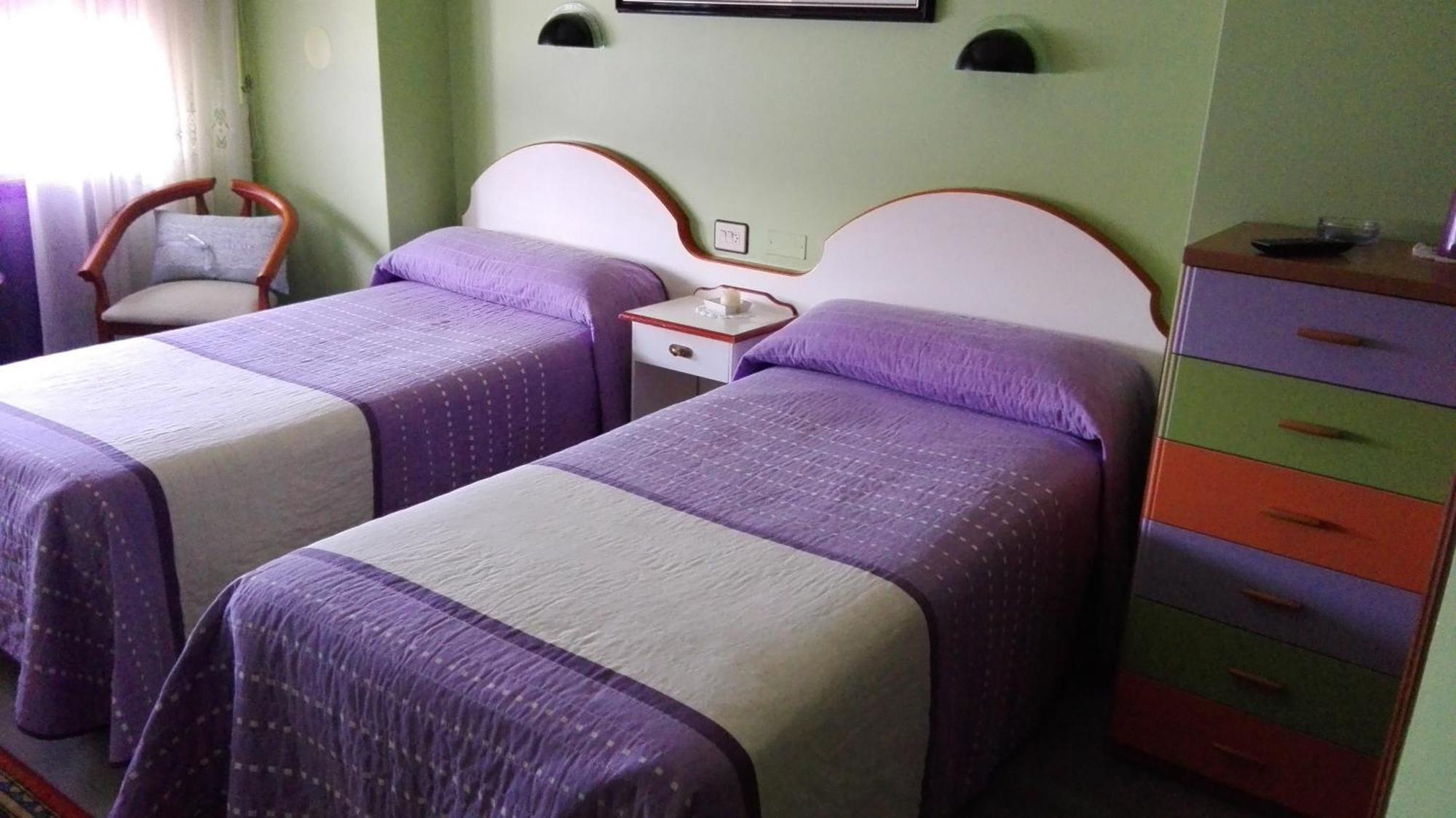 Hostal J.B Malpica Bagian luar foto