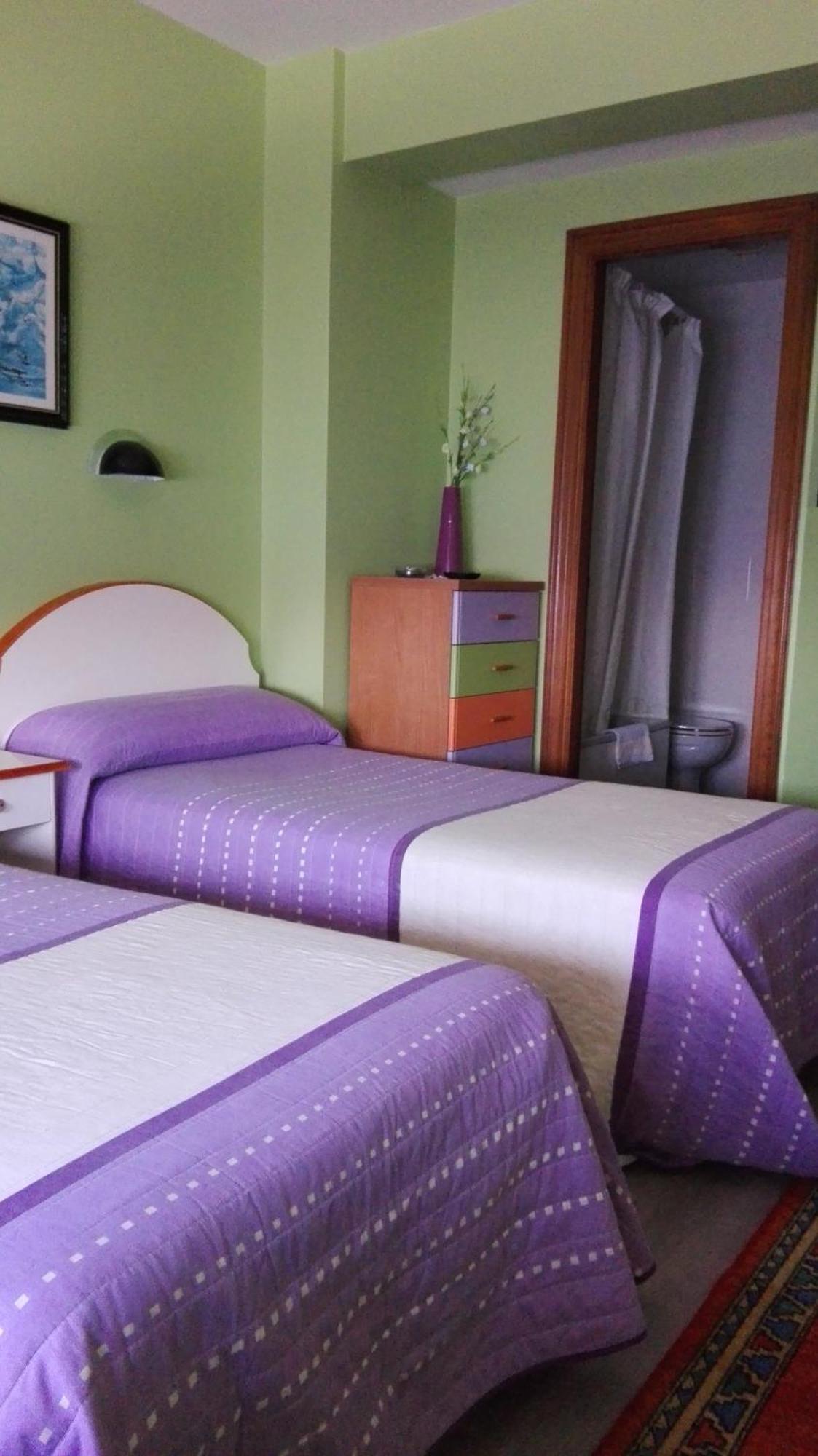 Hostal J.B Malpica Bagian luar foto
